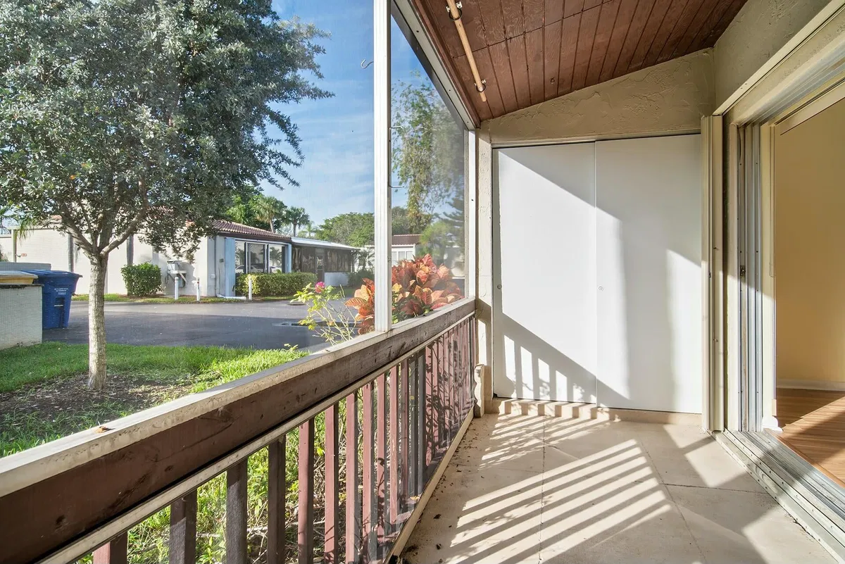 Unit 112 photo 16
