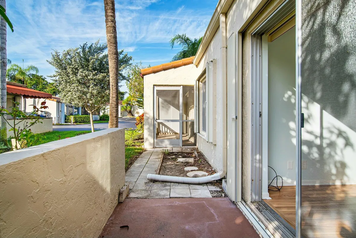 Unit 112 photo 25