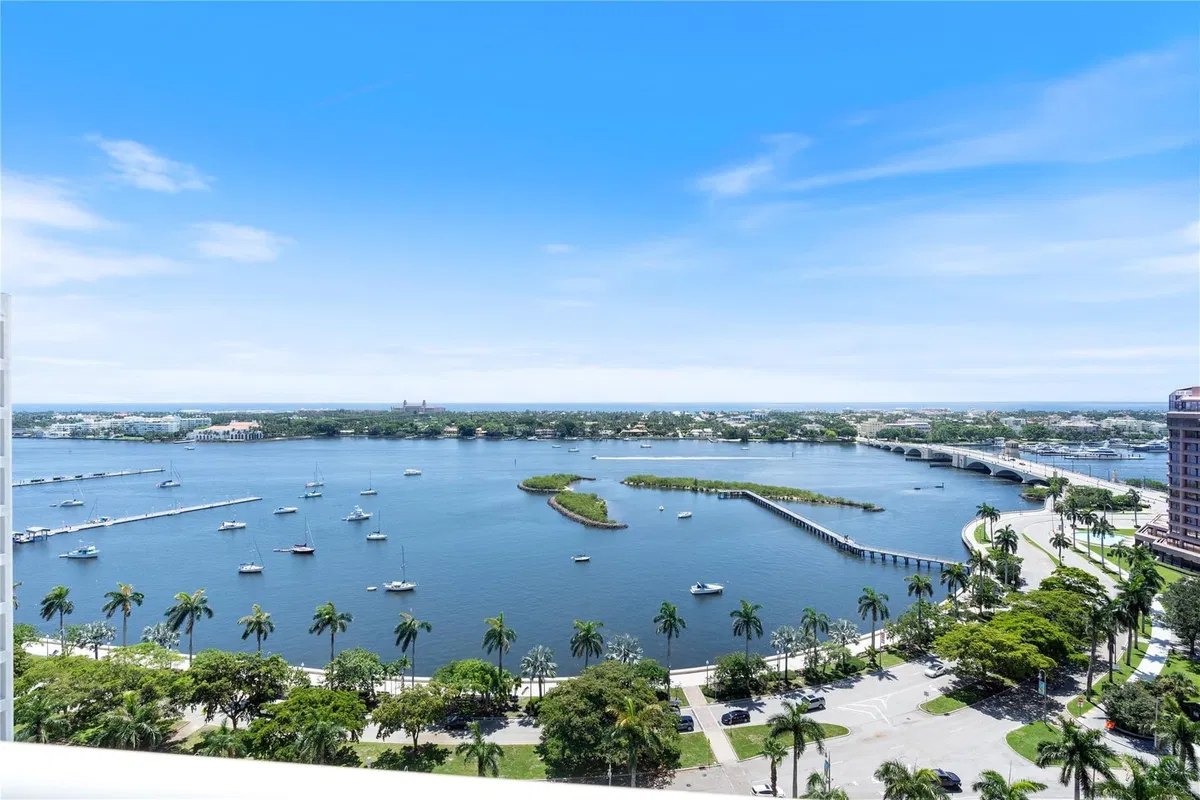 The Plaza of The Palm Beaches Unit 19C