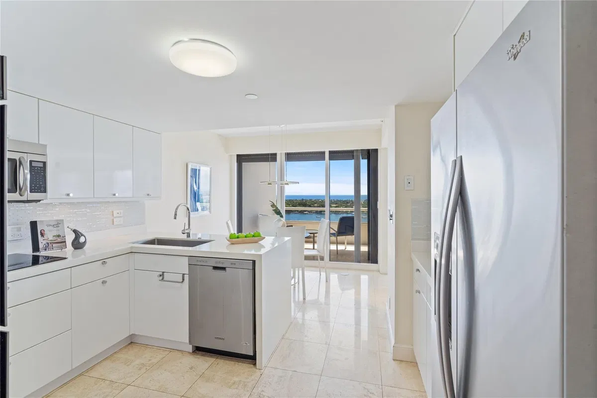 The Plaza of The Palm Beaches Unit 19C photo 10