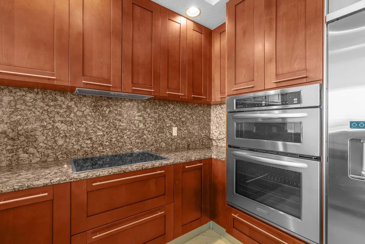 Two City Plaza Unit 1616 photo 7
