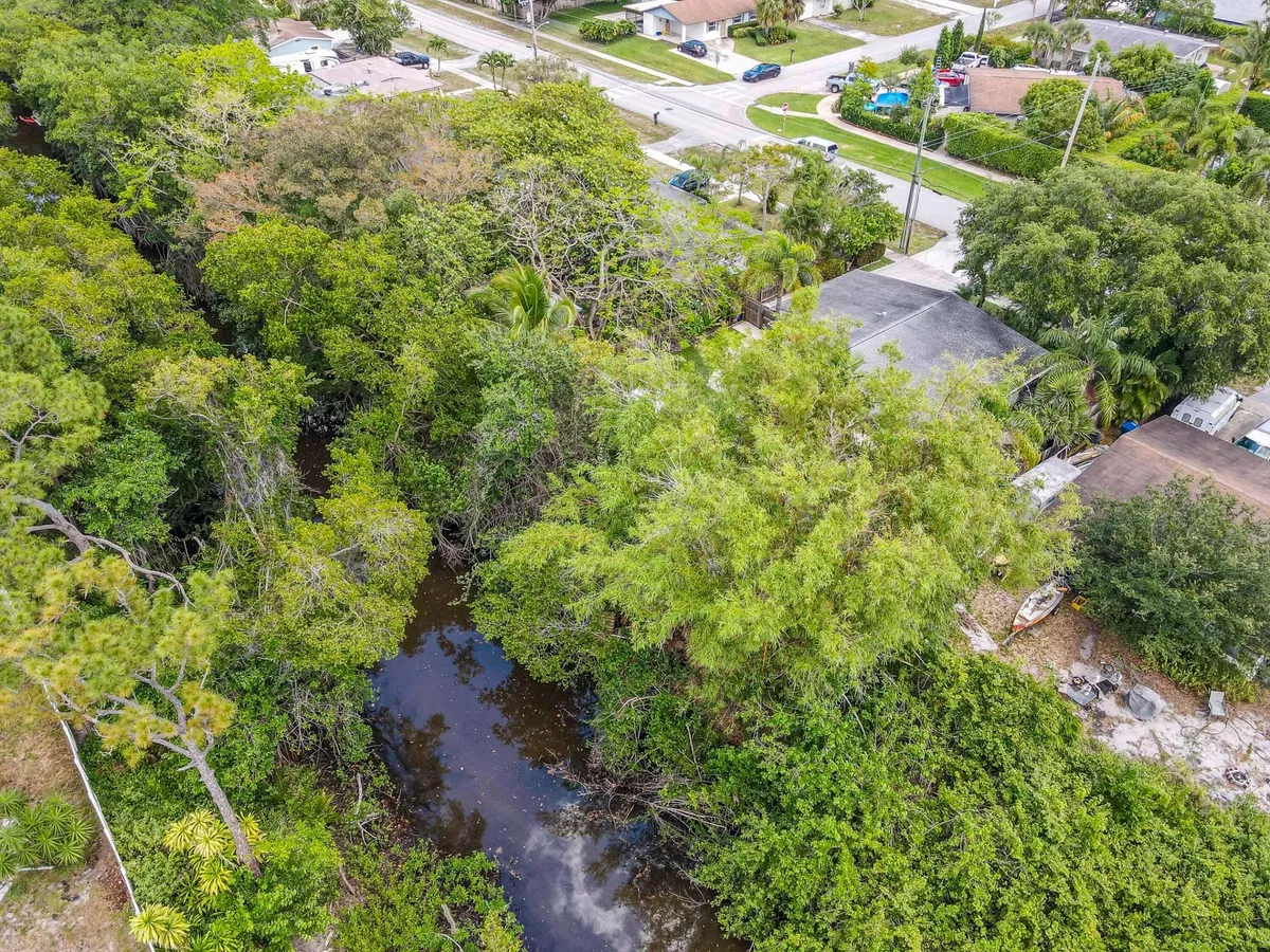 Jupiter River Estates Residence photo 37