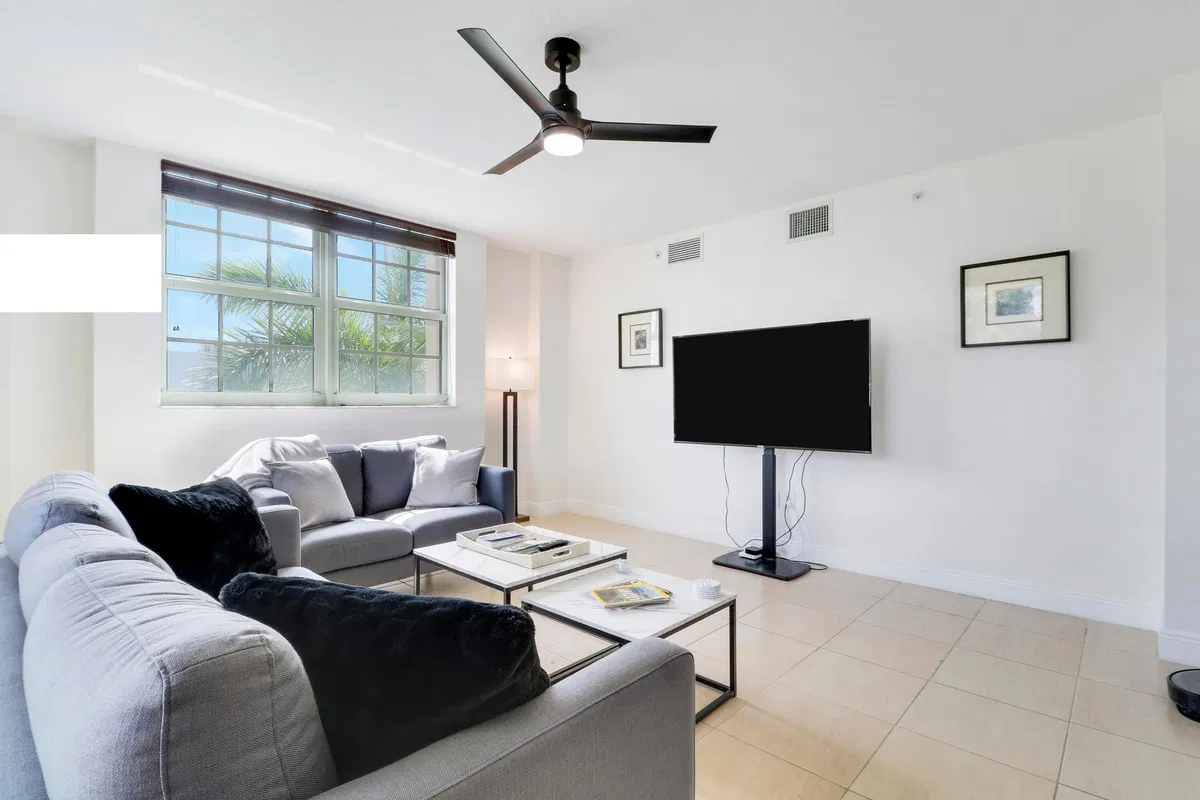 610 Clematis Unit 310 photo 13