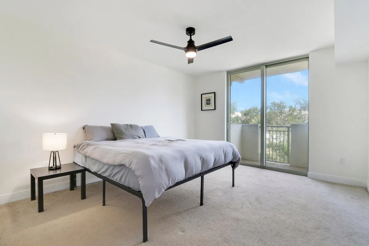 610 Clematis Unit 310 photo 19