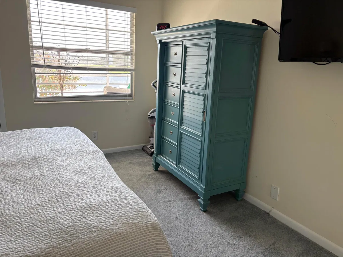 Unit 2024 B photo 13