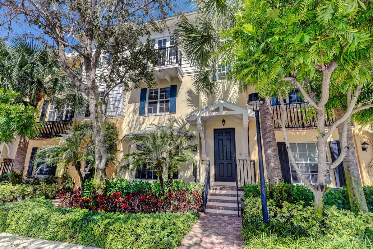 Magnolia Court Residence photo 4