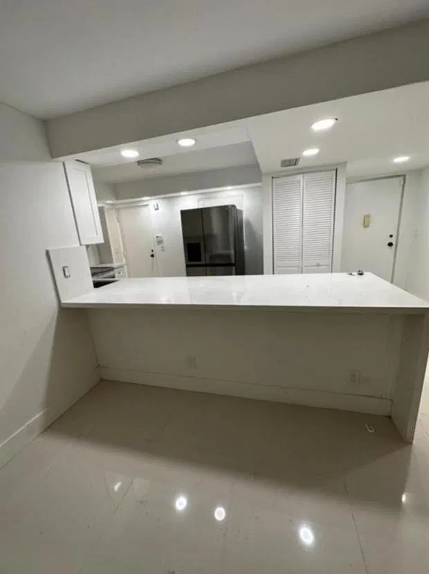 Unit 118 photo 7