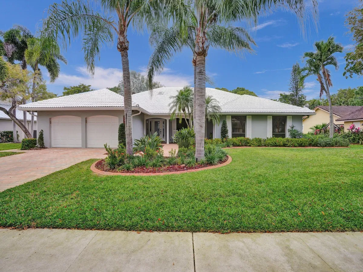 Boca Bath & Tennis Residence