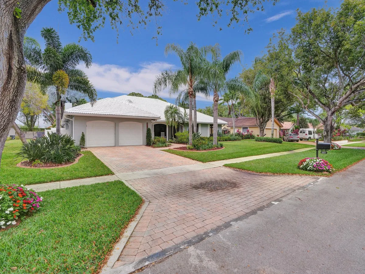 Boca Bath & Tennis Residence photo 10