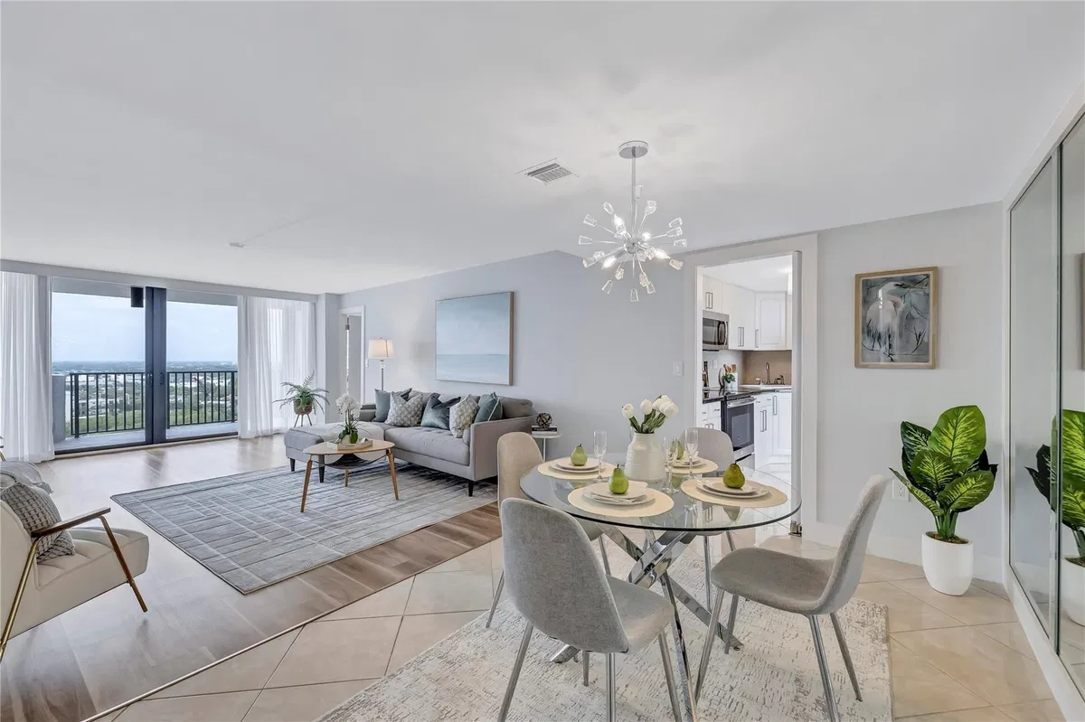 Trianon Unit 1706 photo 7