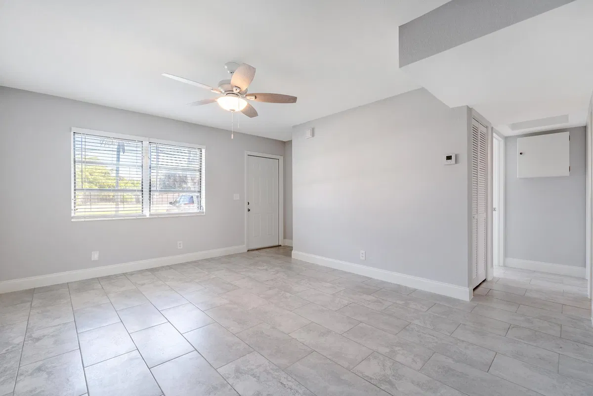 Unit 8923 photo 4