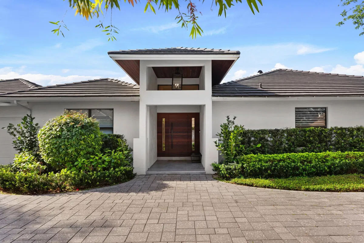Boca Bath & Tennis Residence