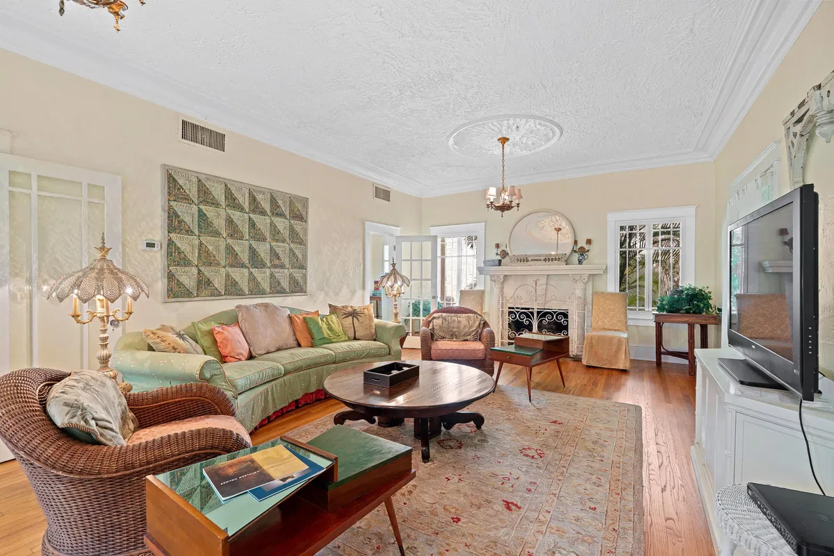 Residence photo 4
