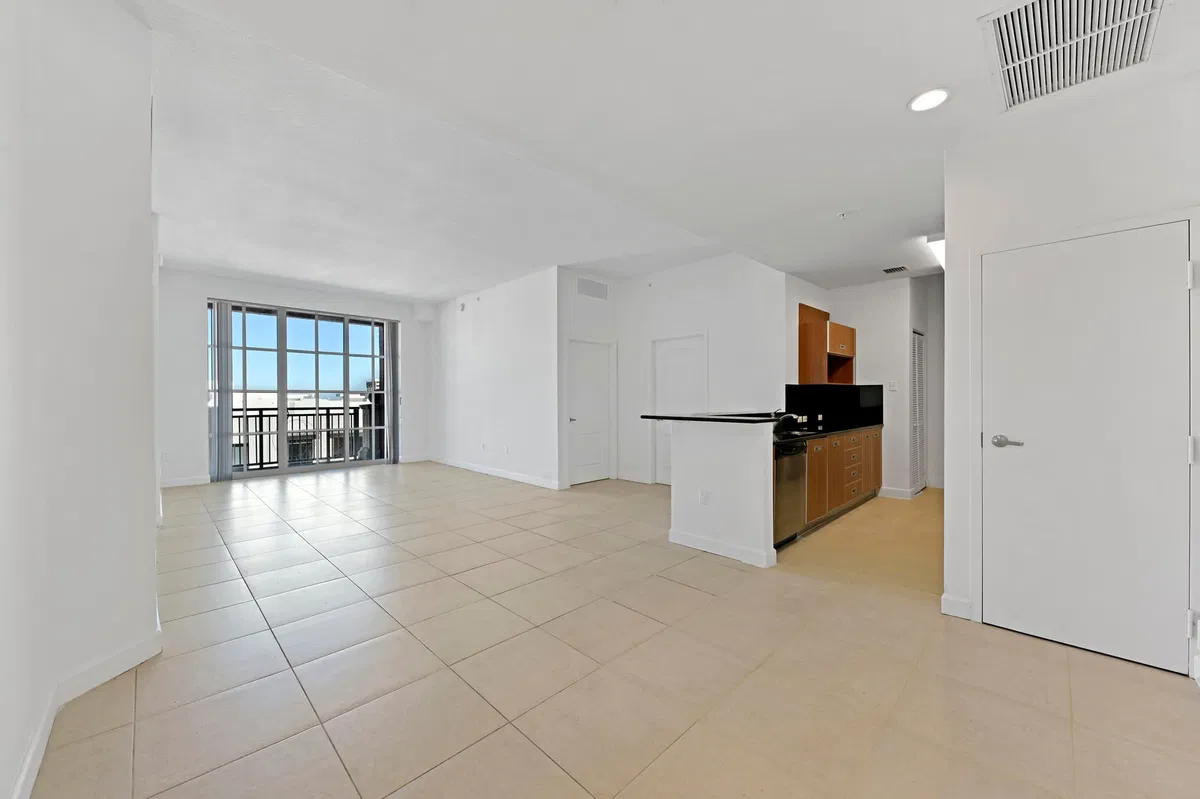 The Whitney Unit 827 photo 7
