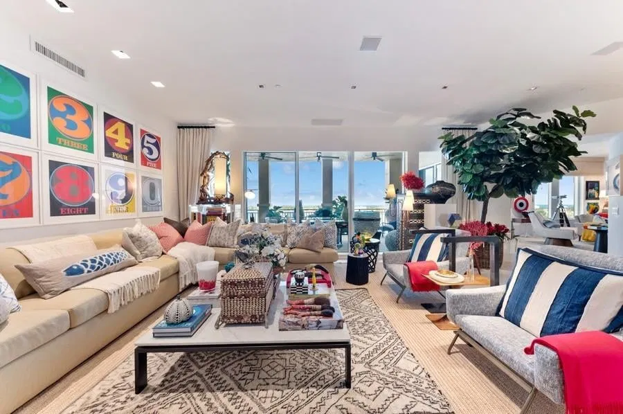One Watermark Place Residence photo 4