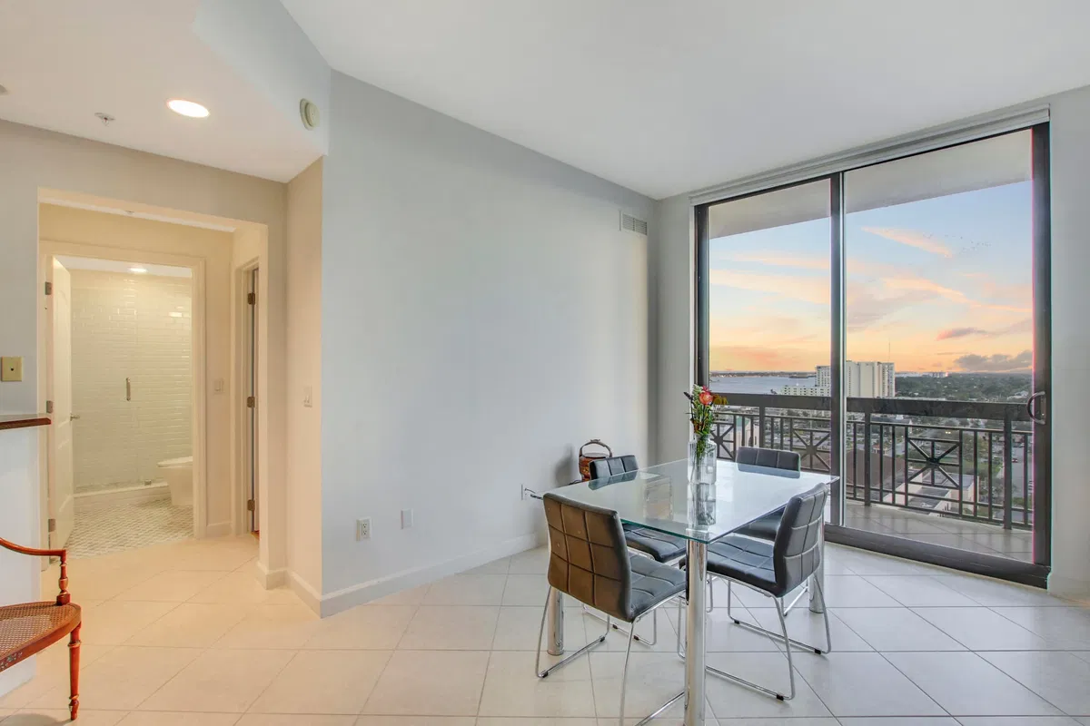 One City Plaza Unit 1202 photo 4