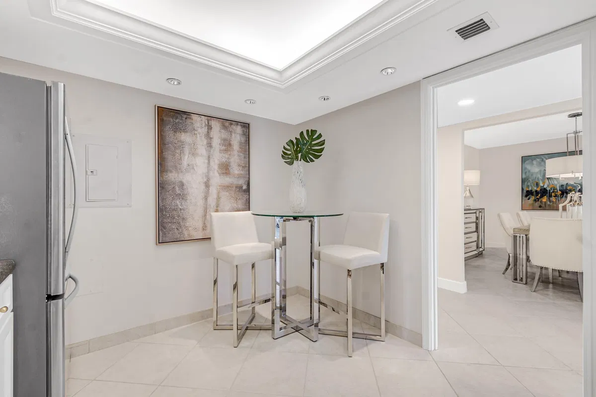 Winthrop House Condos Unit 220 photo 7