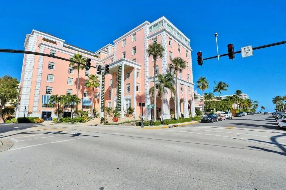 Winthrop House Condos Unit 220 photo 19
