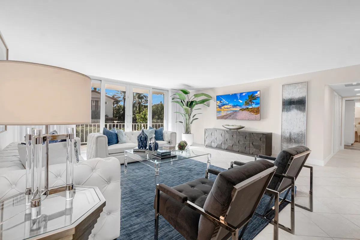Winthrop House Condos Unit 220 photo 22