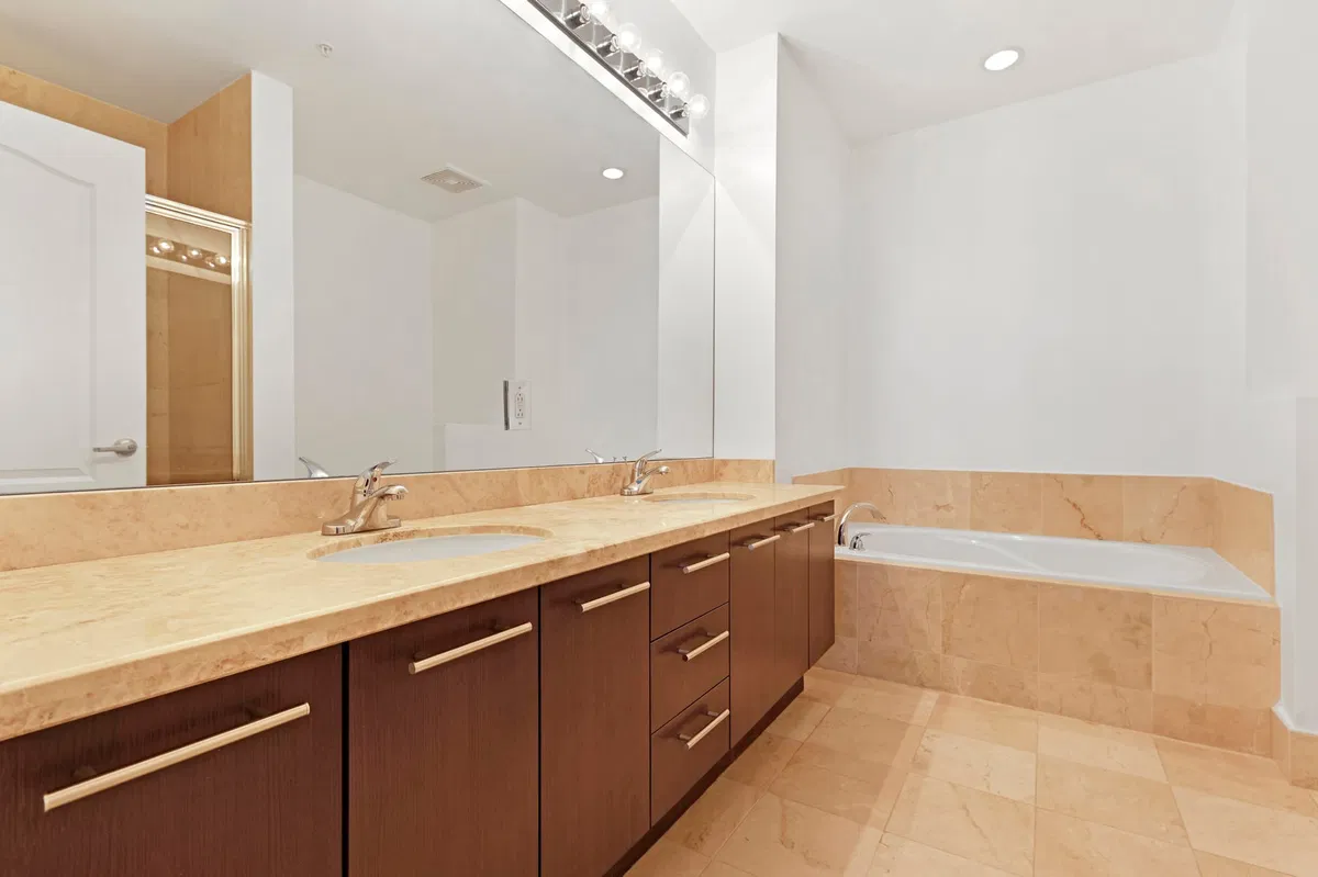 The Whitney Unit 322 photo 7