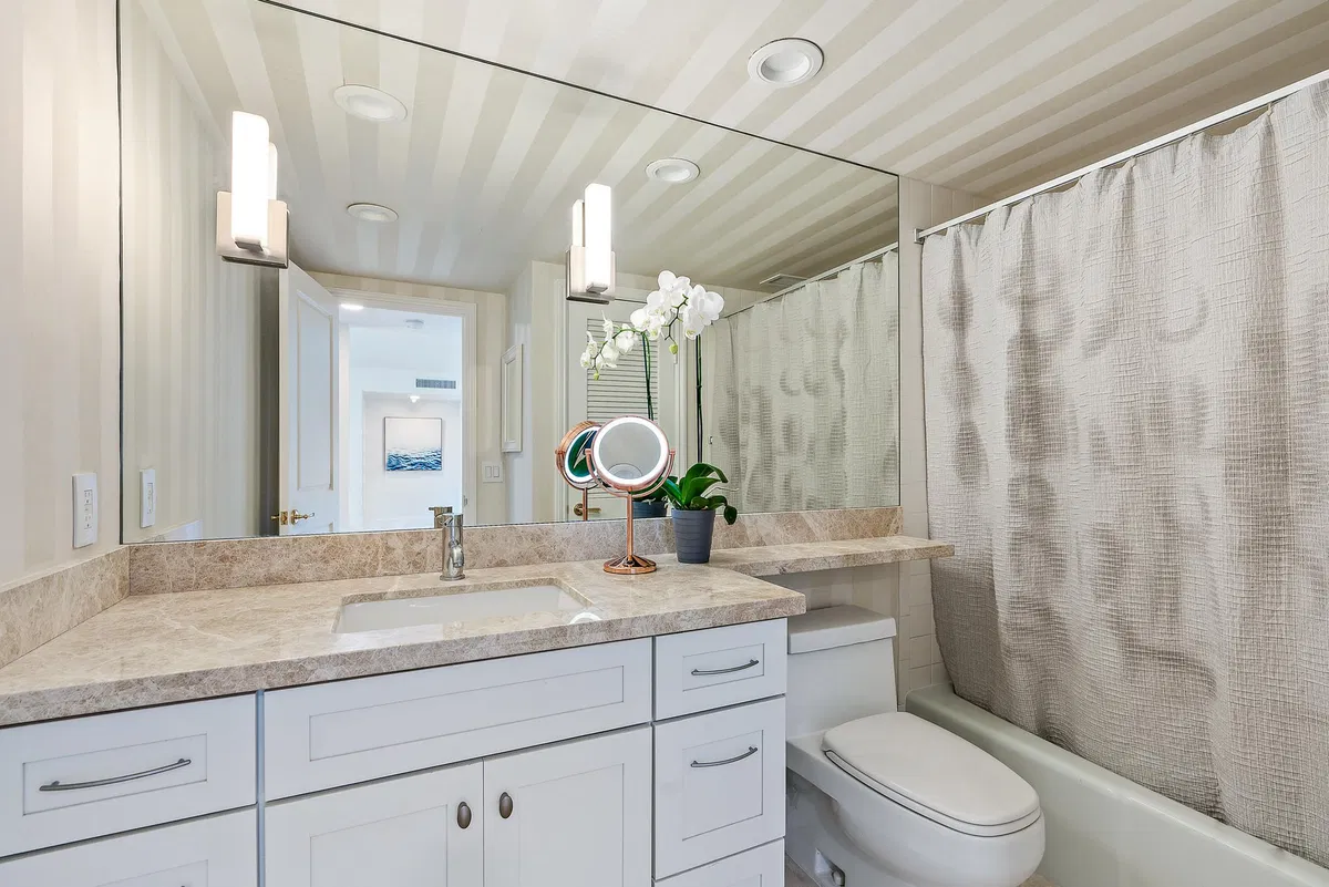 Winthrop House Condos Unit 410 photo 7