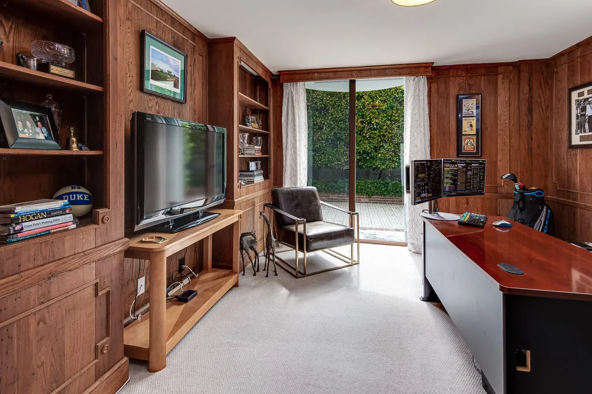 Winthrop House Condos Unit 118 photo 16