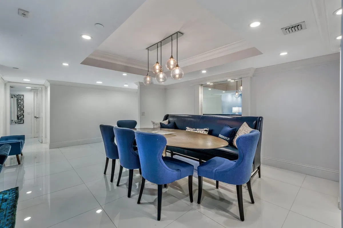 Emeraude Palm Beach Unit 202 photo 4