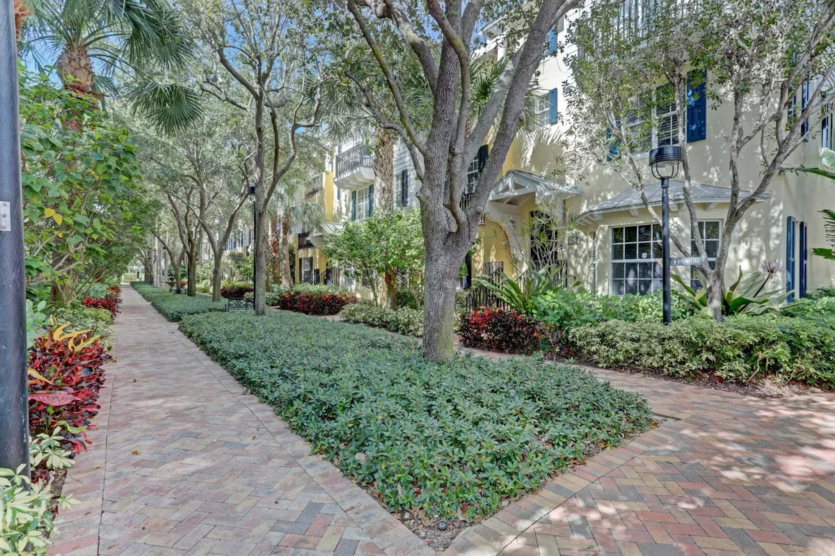 Magnolia Court Residence photo 25