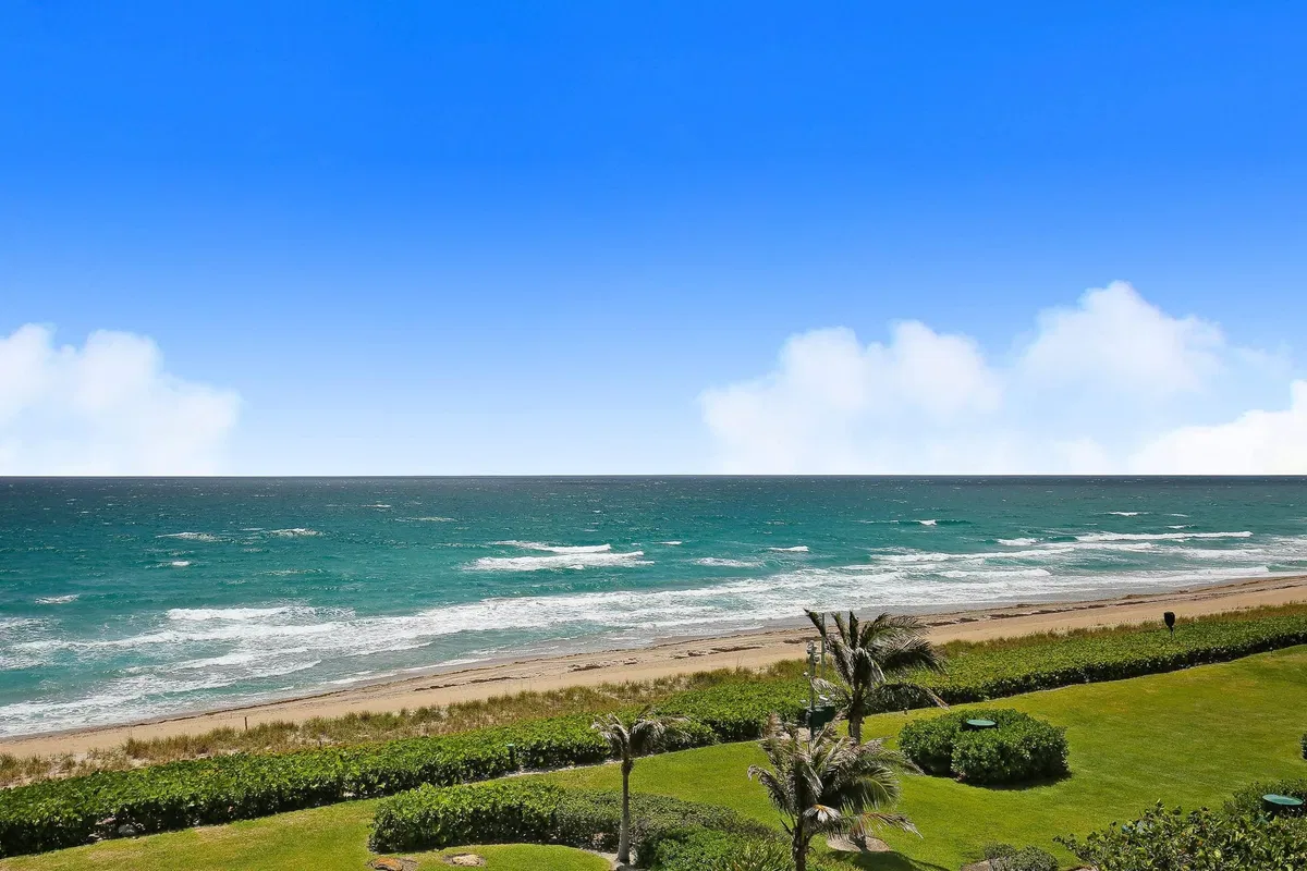 Sloan's Curve Palm Beach Unit 407s