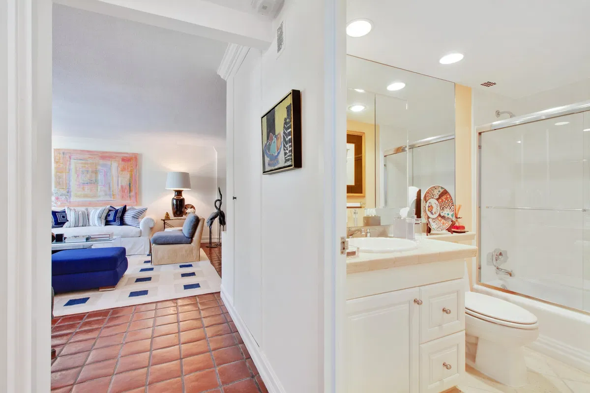 Island House Condos Unit 2c photo 13