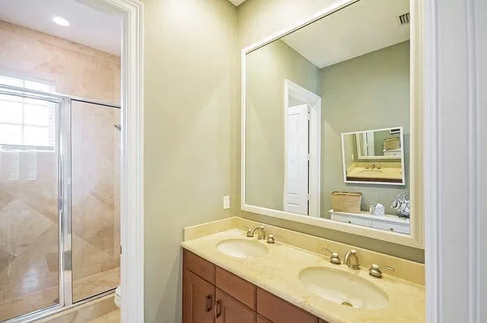 Hamilton Place Unit B photo 19