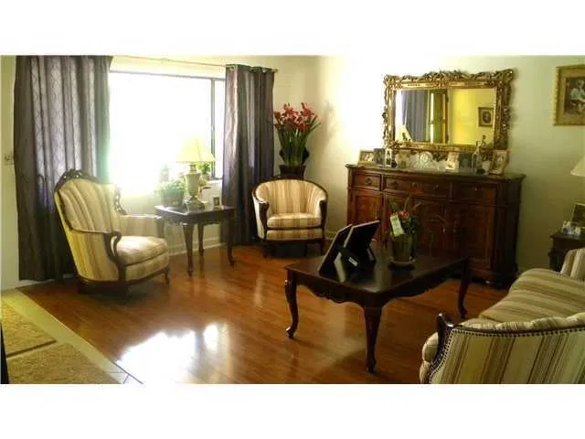 Residence photo 4