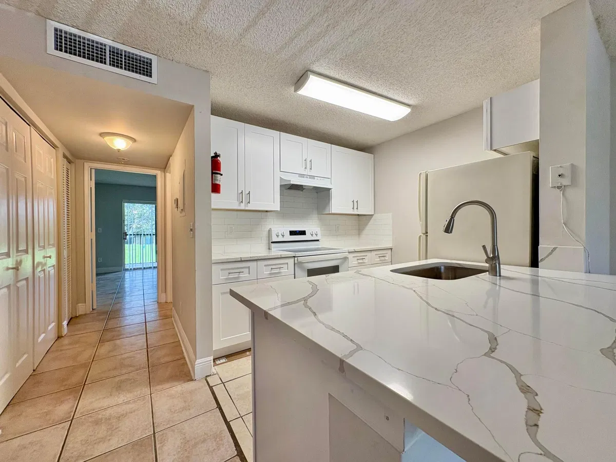  Unit 1830 photo 7