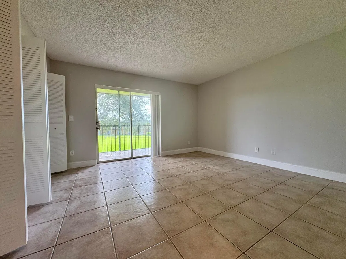  Unit 1830 photo 13