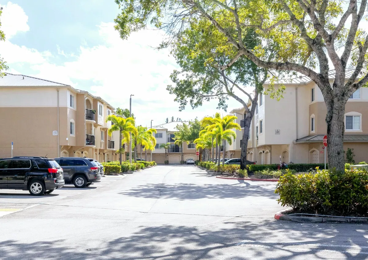 Unit 1110 photo 10
