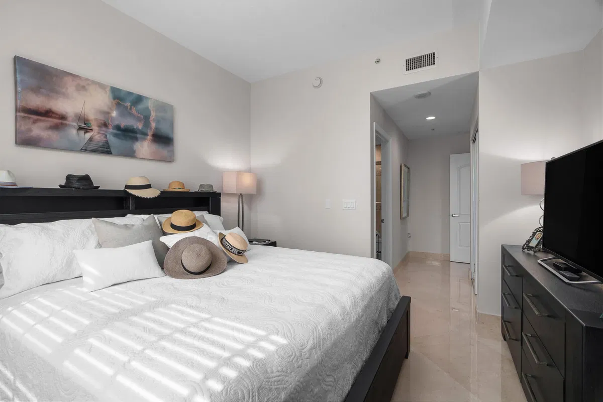 One City Plaza Unit 1011 photo 40