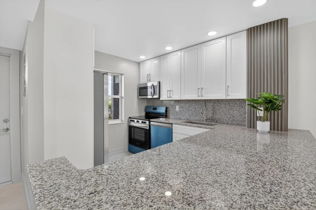 Unit 1509 photo 7