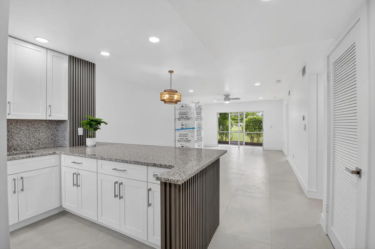 Unit 1509 photo 10