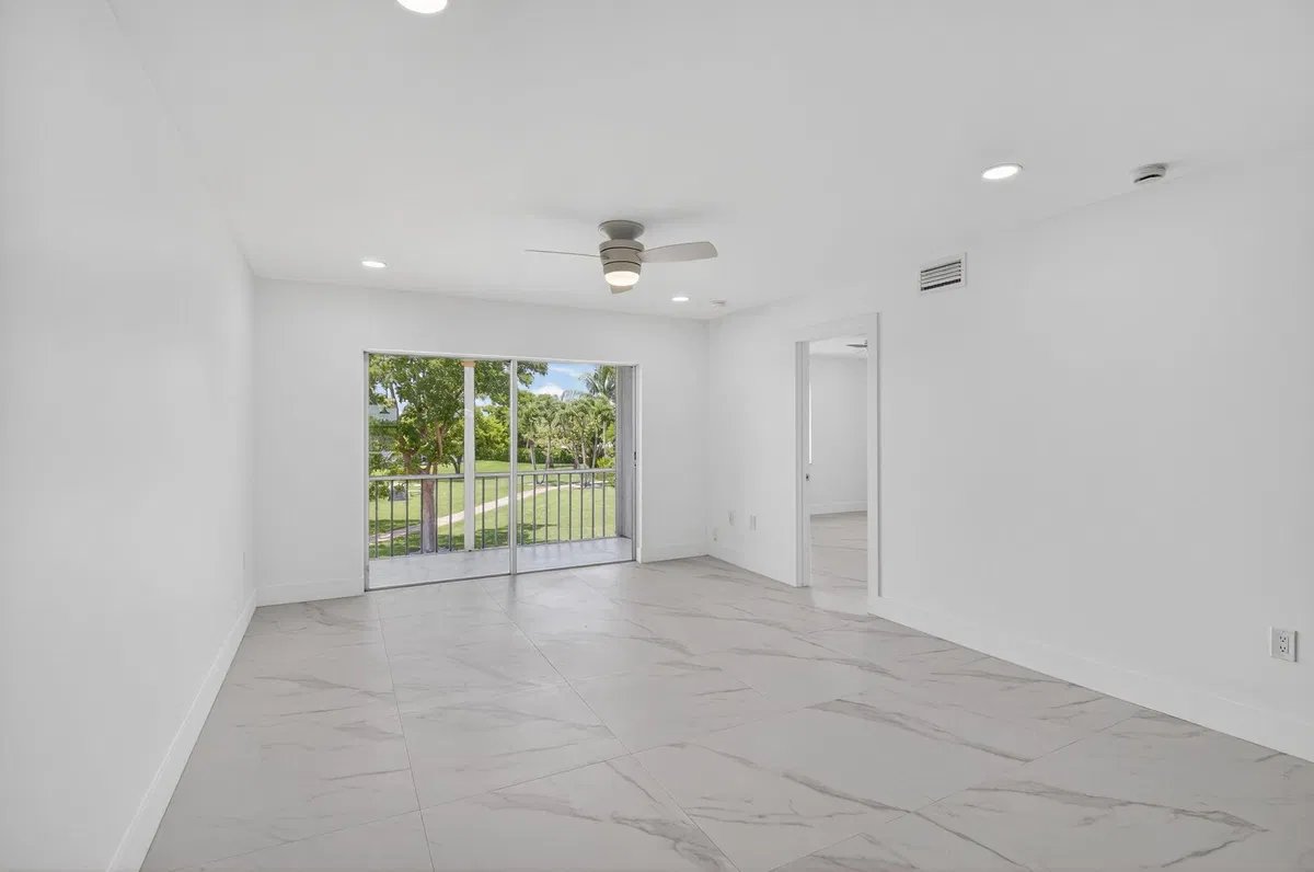 Unit 622 photo 25