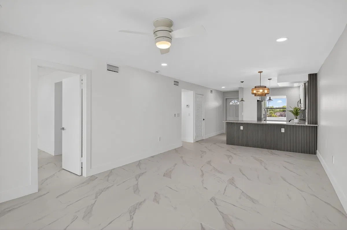 Unit 622 photo 28