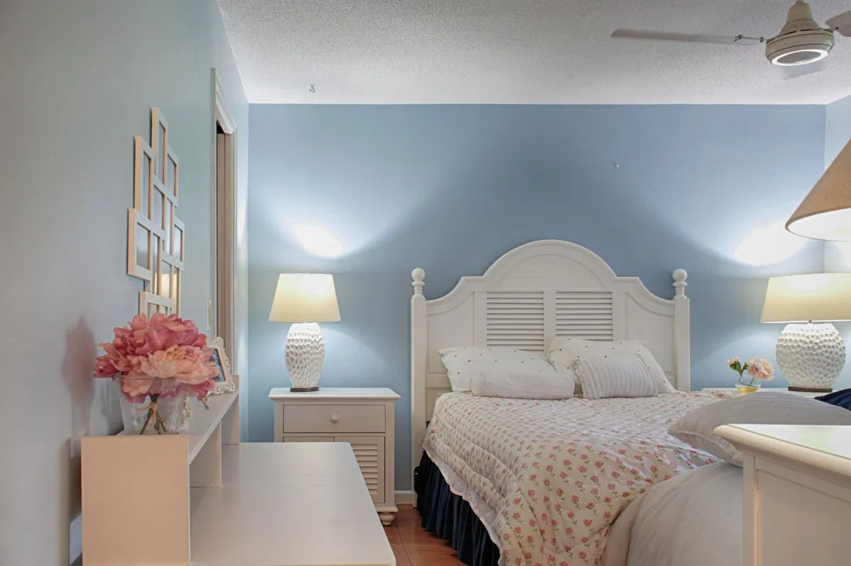 Unit 102 photo 19