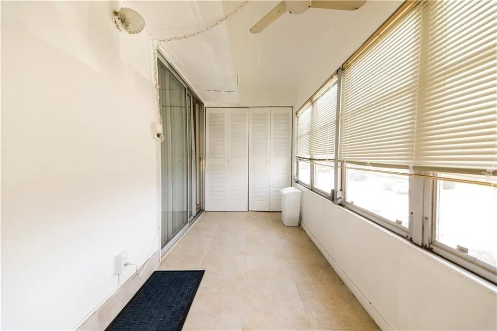 Unit F photo 16