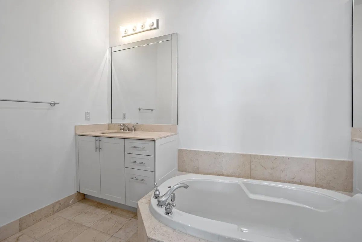 One City Plaza Unit 211 photo 19