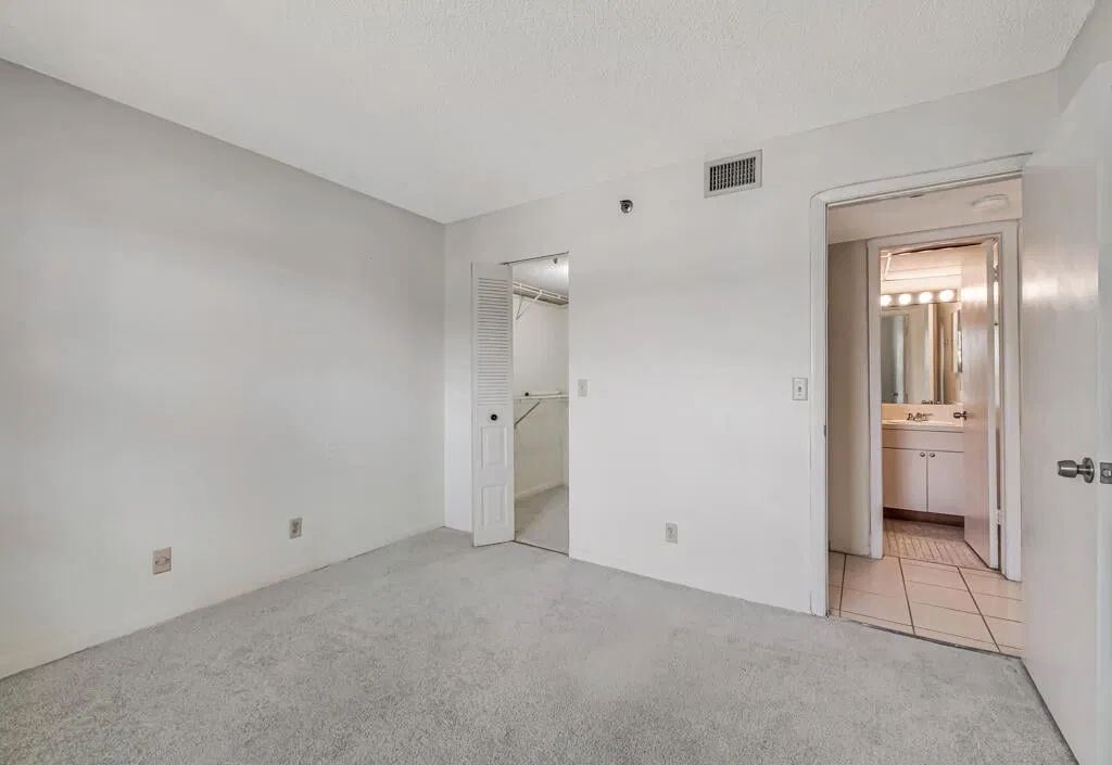 Unit 206 photo 19