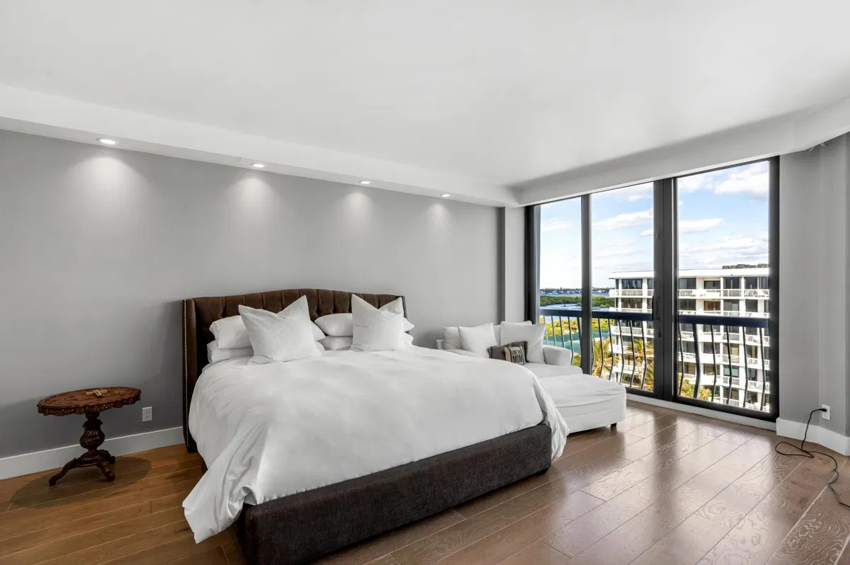 Sloan's Curve Palm Beach Unit 602s photo 10