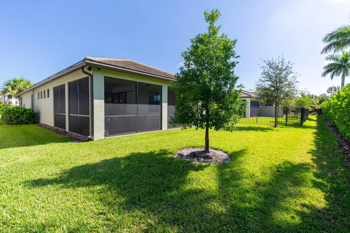 Residence photo 25
