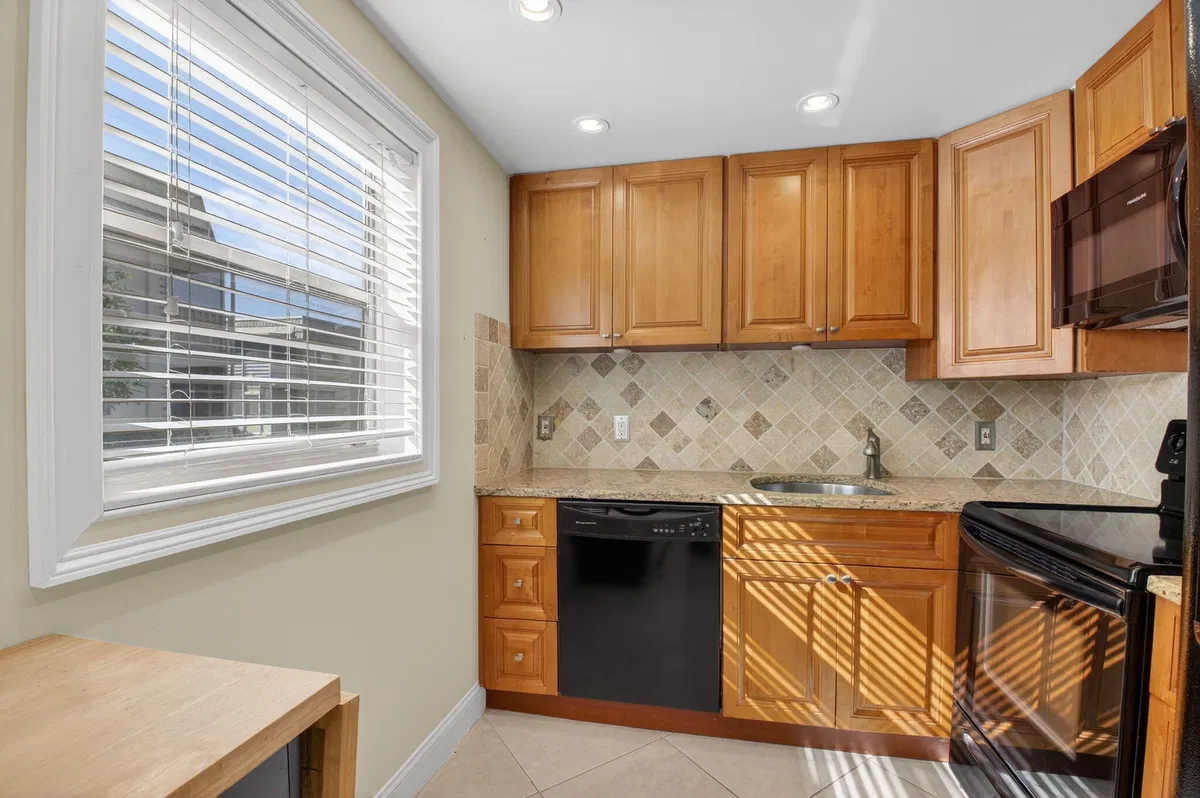  Unit 109 photo 7