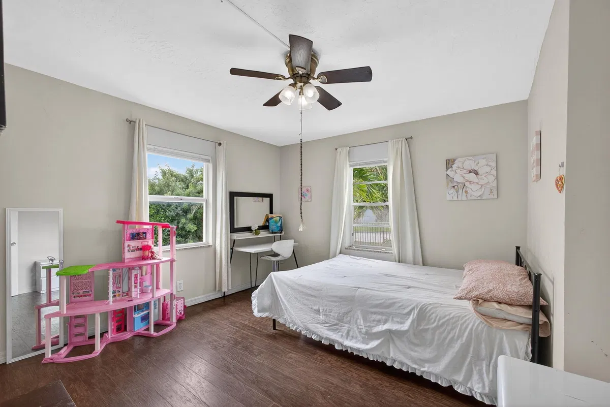  Residence photo 25
