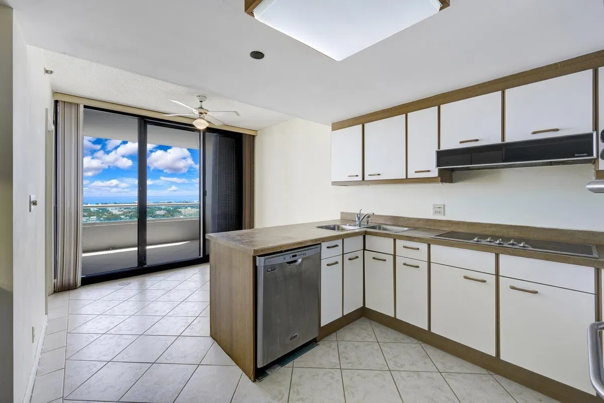The Plaza of The Palm Beaches Unit 25f photo 16