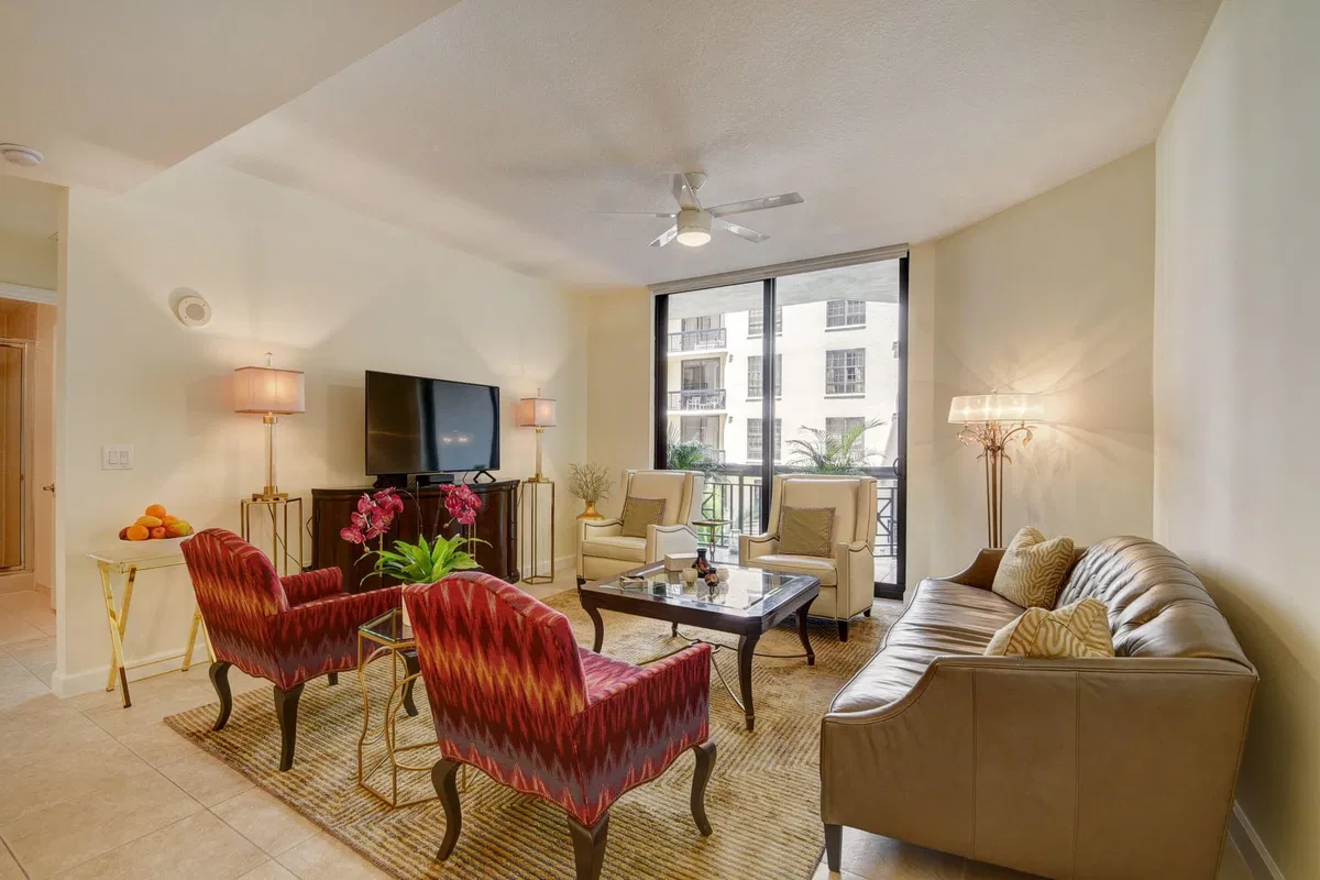 One City Plaza Unit 1119 photo 4